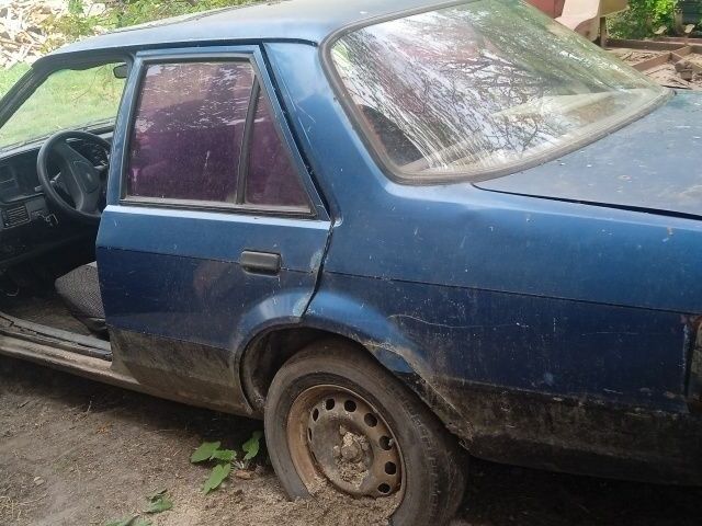 Синий Форд Орион, объемом двигателя 0 л и пробегом 407 тыс. км за 364 $, фото 3 на Automoto.ua