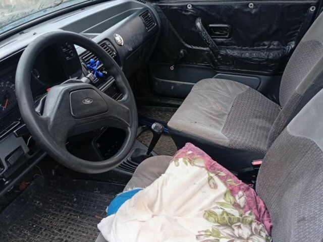 Синий Форд Орион, объемом двигателя 1.4 л и пробегом 48 тыс. км за 400 $, фото 4 на Automoto.ua