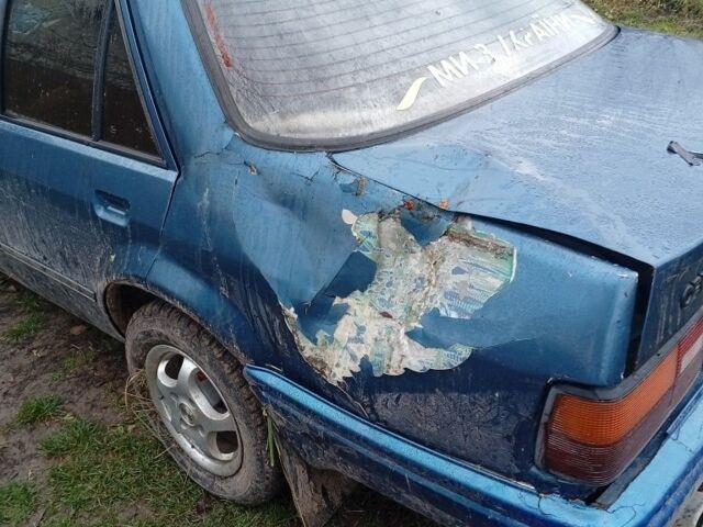 Синий Форд Орион, объемом двигателя 1.4 л и пробегом 48 тыс. км за 400 $, фото 1 на Automoto.ua