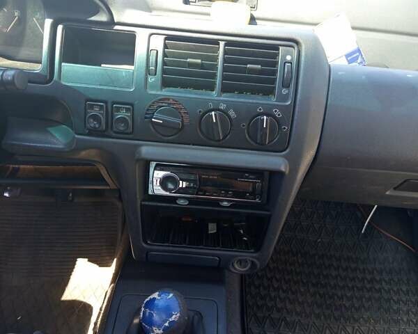 Синий Форд Орион, объемом двигателя 1.6 л и пробегом 1 тыс. км за 700 $, фото 4 на Automoto.ua