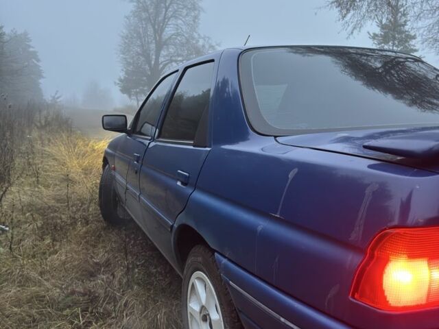 Синий Форд Орион, объемом двигателя 1.6 л и пробегом 290 тыс. км за 1300 $, фото 2 на Automoto.ua