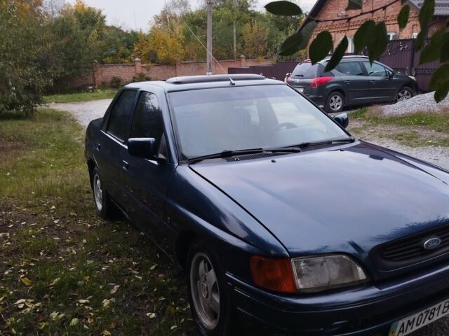 Синий Форд Орион, объемом двигателя 1.6 л и пробегом 10 тыс. км за 1307 $, фото 2 на Automoto.ua