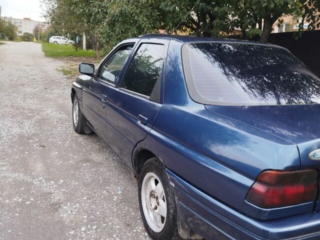 Синий Форд Орион, объемом двигателя 1.6 л и пробегом 10 тыс. км за 1307 $, фото 5 на Automoto.ua