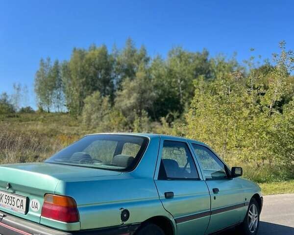 Зелений Форд Оріон, об'ємом двигуна 1.6 л та пробігом 250 тис. км за 1150 $, фото 3 на Automoto.ua