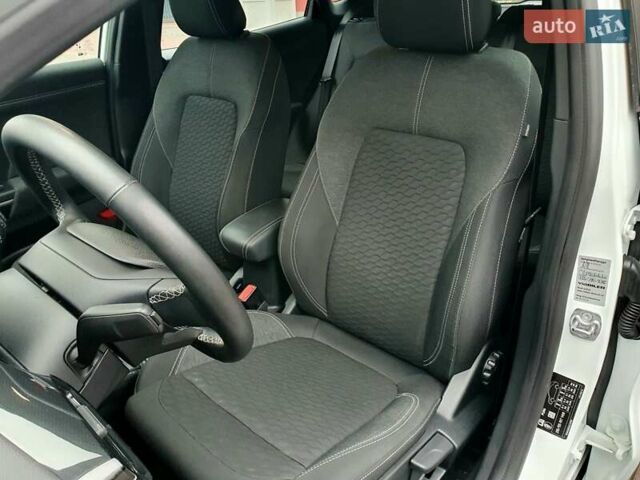 Білий Форд Пума, об'ємом двигуна 1 л та пробігом 114 тис. км за 12999 $, фото 26 на Automoto.ua