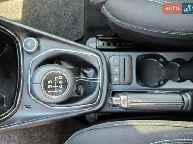 Черный Форд Пума, объемом двигателя 1.7 л и пробегом 60 тыс. км за 15500 $, фото 11 на Automoto.ua