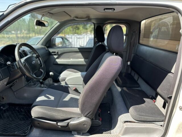 Белый Форд Рейнджер, объемом двигателя 2.5 л и пробегом 245 тыс. км за 9450 $, фото 7 на Automoto.ua