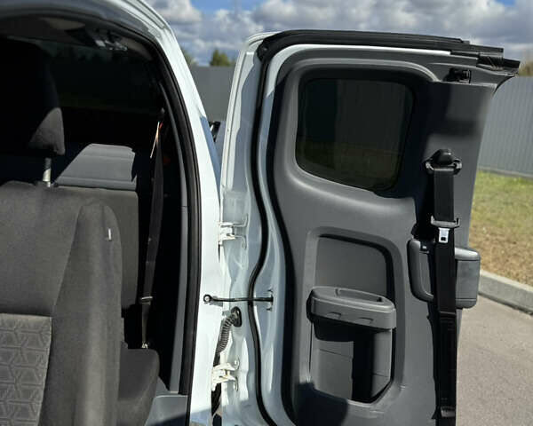 Белый Форд Рейнджер, объемом двигателя 2.2 л и пробегом 318 тыс. км за 15200 $, фото 12 на Automoto.ua