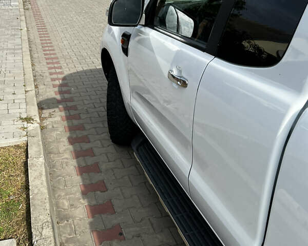 Білий Форд Рейнджер, об'ємом двигуна 2.2 л та пробігом 201 тис. км за 15000 $, фото 16 на Automoto.ua