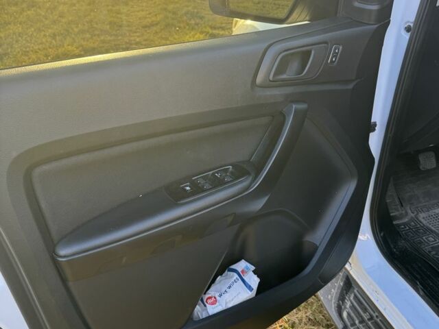 Білий Форд Рейнджер, об'ємом двигуна 2 л та пробігом 217 тис. км за 23000 $, фото 7 на Automoto.ua