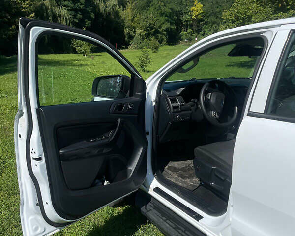 Белый Форд Рейнджер, объемом двигателя 2 л и пробегом 135 тыс. км за 23900 $, фото 2 на Automoto.ua