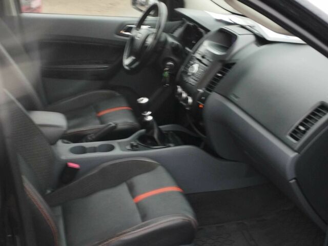 Черный Форд Рейнджер, объемом двигателя 3.2 л и пробегом 174 тыс. км за 17000 $, фото 11 на Automoto.ua