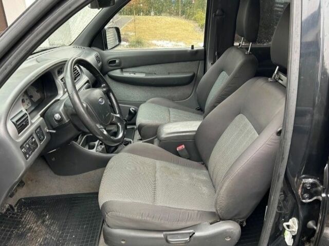 Черный Форд Рейнджер, объемом двигателя 2.5 л и пробегом 235 тыс. км за 2750 $, фото 7 на Automoto.ua