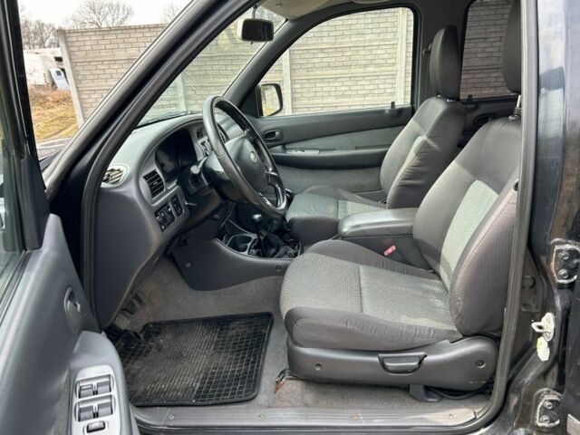 Черный Форд Рейнджер, объемом двигателя 2.5 л и пробегом 197 тыс. км за 2800 $, фото 11 на Automoto.ua