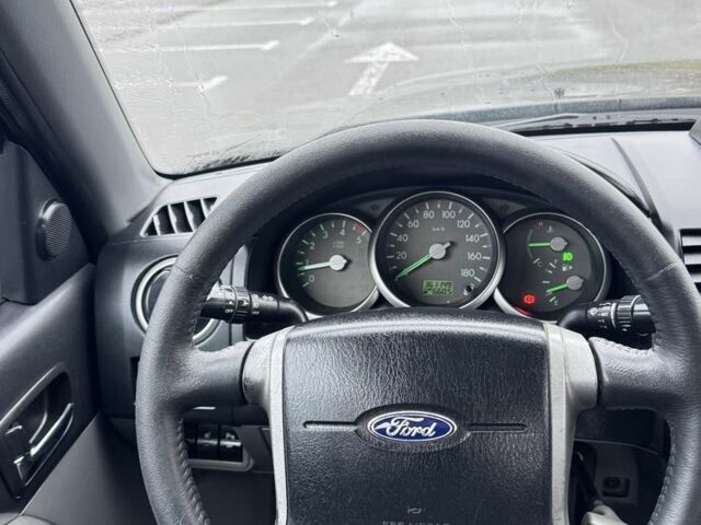 Черный Форд Рейнджер, объемом двигателя 2.5 л и пробегом 360 тыс. км за 7200 $, фото 6 на Automoto.ua