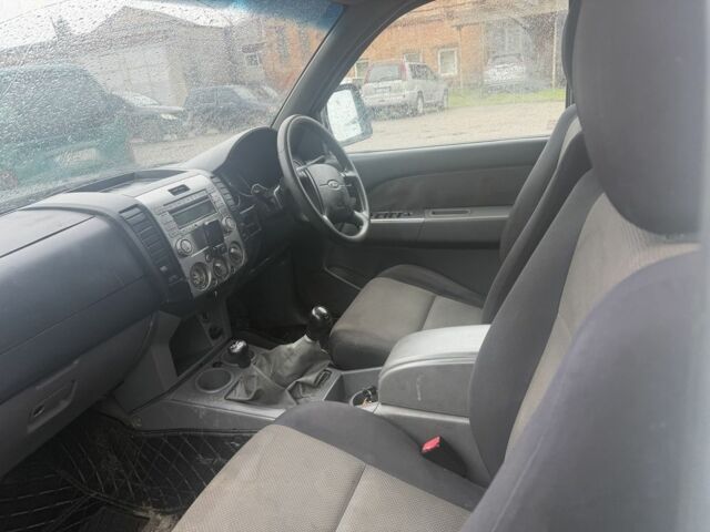 Черный Форд Рейнджер, объемом двигателя 2.5 л и пробегом 286 тыс. км за 4800 $, фото 6 на Automoto.ua