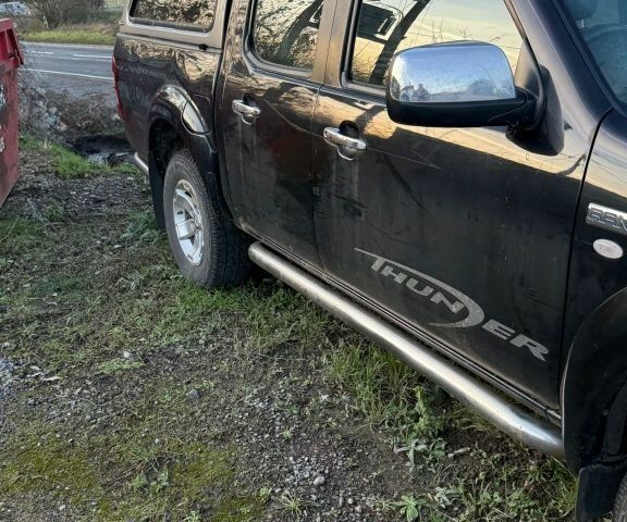 Черный Форд Рейнджер, объемом двигателя 0 л и пробегом 150 тыс. км за 5914 $, фото 7 на Automoto.ua