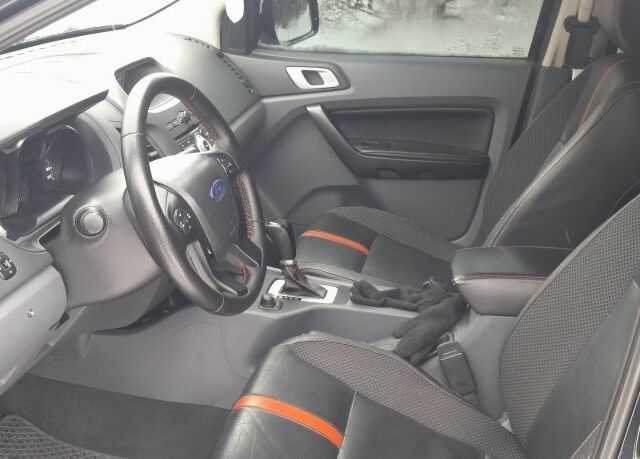 Черный Форд Рейнджер, объемом двигателя 3.2 л и пробегом 270 тыс. км за 24000 $, фото 5 на Automoto.ua