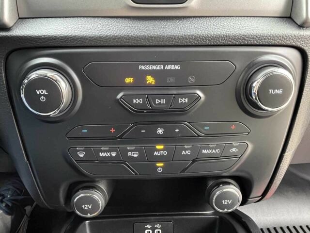 Черный Форд Рейнджер, объемом двигателя 2.26 л и пробегом 120 тыс. км за 24299 $, фото 9 на Automoto.ua