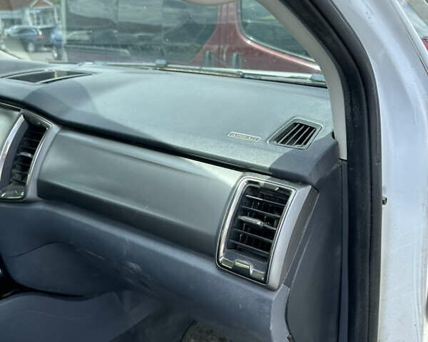 Форд Рейнджер, объемом двигателя 3.2 л и пробегом 300 тыс. км за 19166 $, фото 6 на Automoto.ua