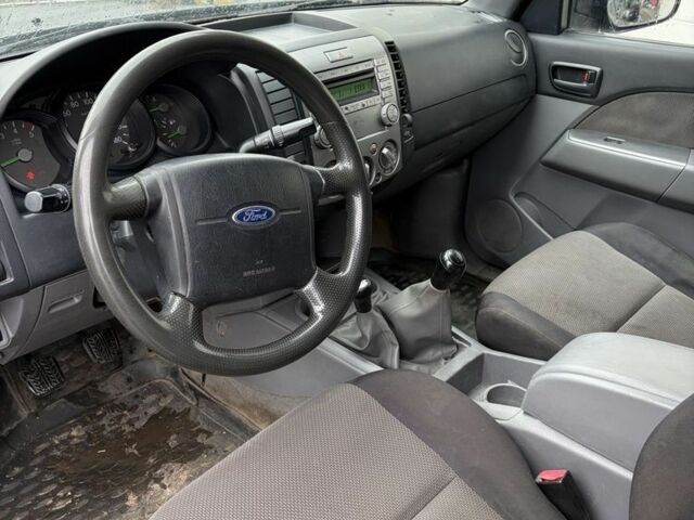 Серый Форд Рейнджер, объемом двигателя 2.5 л и пробегом 263 тыс. км за 2700 $, фото 5 на Automoto.ua