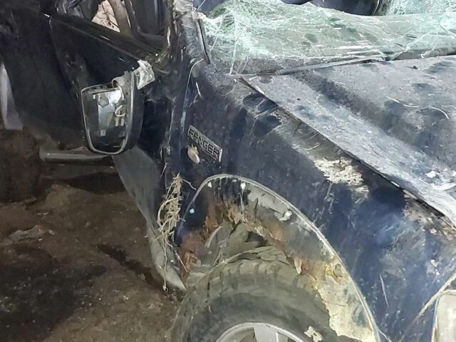 Синий Форд Рейнджер, объемом двигателя 0 л и пробегом 100 тыс. км за 2800 $, фото 4 на Automoto.ua