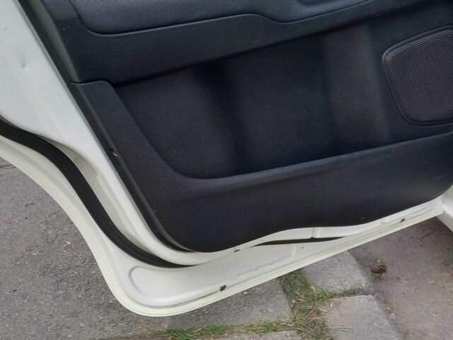 Білий Форд С-Макс, об'ємом двигуна 1.8 л та пробігом 276 тис. км за 4700 $, фото 10 на Automoto.ua