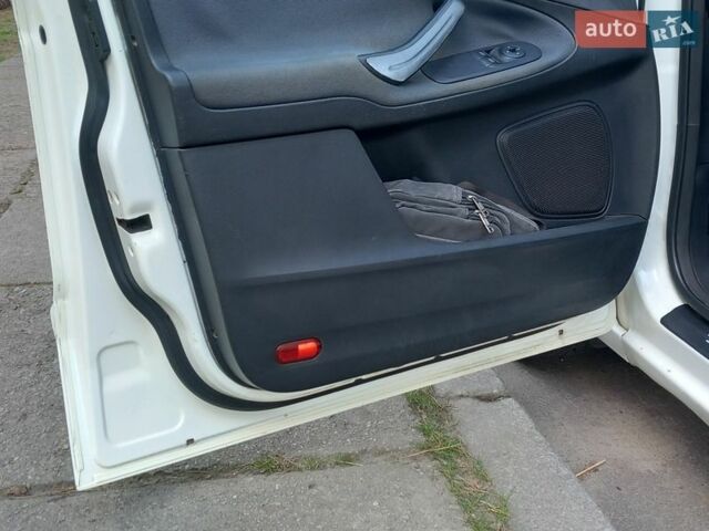 Білий Форд С-Макс, об'ємом двигуна 1.8 л та пробігом 276 тис. км за 4700 $, фото 7 на Automoto.ua