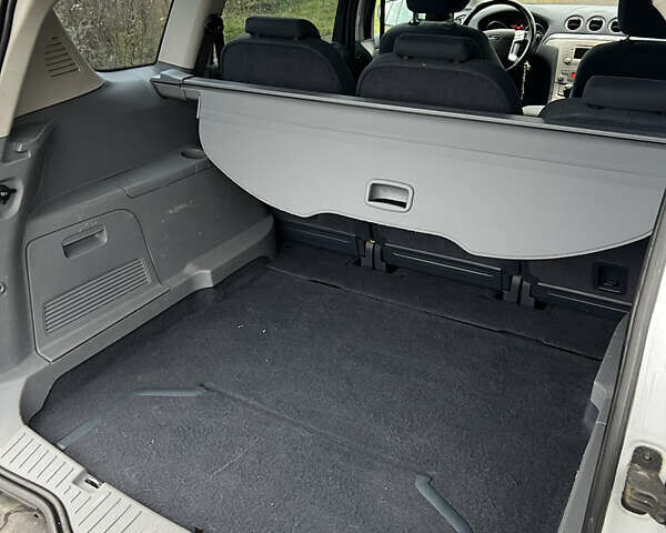 Белый Форд С-Макс, объемом двигателя 2 л и пробегом 180 тыс. км за 6450 $, фото 18 на Automoto.ua