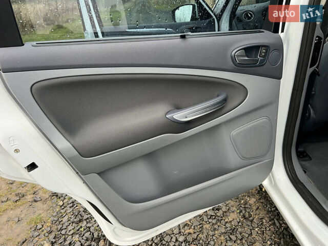 Білий Форд С-Макс, об'ємом двигуна 2 л та пробігом 180 тис. км за 6450 $, фото 7 на Automoto.ua