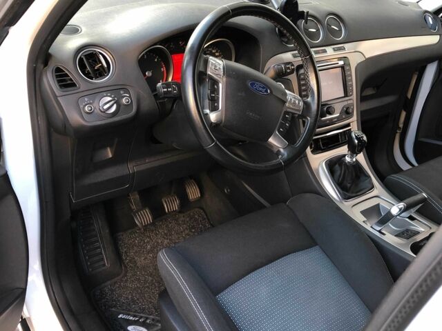 Белый Форд С-Макс, объемом двигателя 2 л и пробегом 275 тыс. км за 11109 $, фото 15 на Automoto.ua