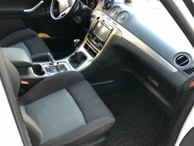 Белый Форд С-Макс, объемом двигателя 2 л и пробегом 275 тыс. км за 11109 $, фото 11 на Automoto.ua