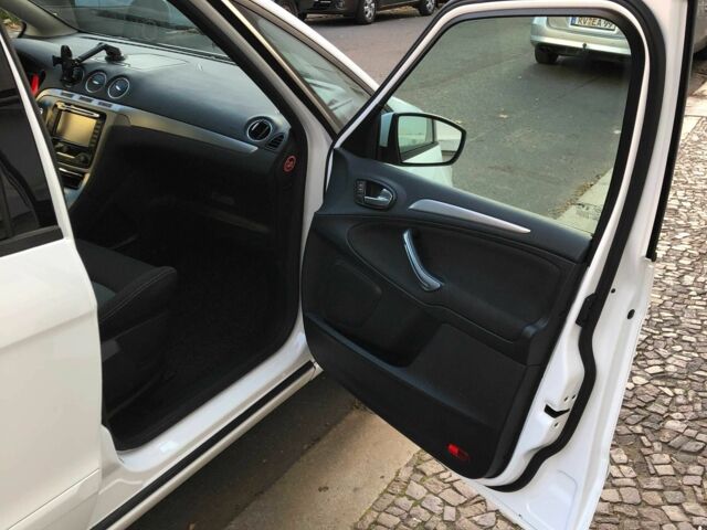 Белый Форд С-Макс, объемом двигателя 2 л и пробегом 275 тыс. км за 11109 $, фото 10 на Automoto.ua