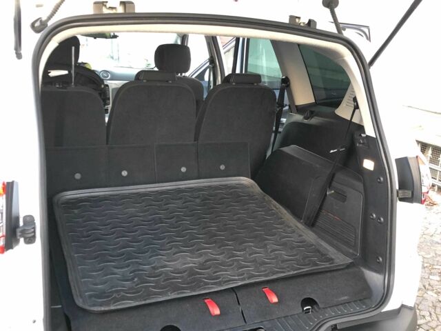 Белый Форд С-Макс, объемом двигателя 2 л и пробегом 275 тыс. км за 11109 $, фото 23 на Automoto.ua