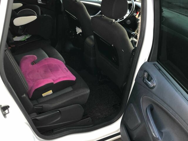 Белый Форд С-Макс, объемом двигателя 2 л и пробегом 275 тыс. км за 11109 $, фото 13 на Automoto.ua