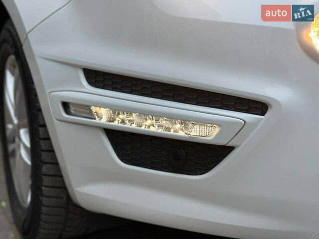Белый Форд С-Макс, объемом двигателя 2 л и пробегом 176 тыс. км за 10392 $, фото 24 на Automoto.ua