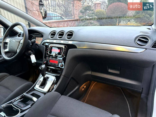 Белый Форд С-Макс, объемом двигателя 2 л и пробегом 176 тыс. км за 10392 $, фото 81 на Automoto.ua