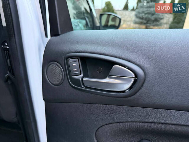 Белый Форд С-Макс, объемом двигателя 2 л и пробегом 176 тыс. км за 10392 $, фото 71 на Automoto.ua