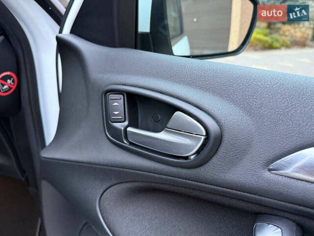 Белый Форд С-Макс, объемом двигателя 2 л и пробегом 176 тыс. км за 10392 $, фото 79 на Automoto.ua