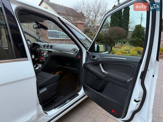 Белый Форд С-Макс, объемом двигателя 2 л и пробегом 176 тыс. км за 10392 $, фото 77 на Automoto.ua