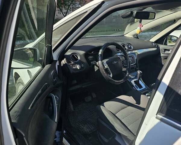 Білий Форд С-Макс, об'ємом двигуна 2 л та пробігом 300 тис. км за 3500 $, фото 2 на Automoto.ua