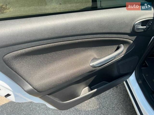 Белый Форд С-Макс, объемом двигателя 2 л и пробегом 208 тыс. км за 8500 $, фото 11 на Automoto.ua