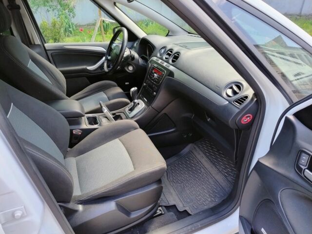 Білий Форд С-Макс, об'ємом двигуна 2 л та пробігом 165 тис. км за 9900 $, фото 4 на Automoto.ua