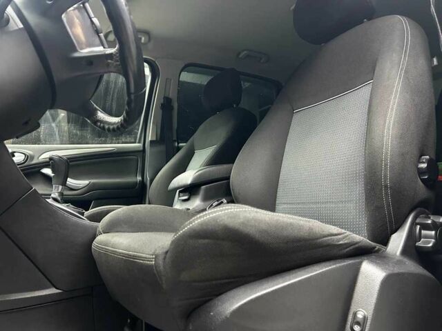 Белый Форд С-Макс, объемом двигателя 2 л и пробегом 204 тыс. км за 9300 $, фото 8 на Automoto.ua