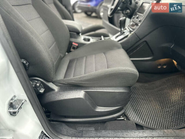 Білий Форд С-Макс, об'ємом двигуна 2 л та пробігом 198 тис. км за 10200 $, фото 49 на Automoto.ua