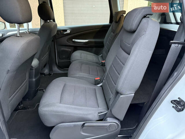 Белый Форд С-Макс, объемом двигателя 2 л и пробегом 176 тыс. км за 10346 $, фото 61 на Automoto.ua