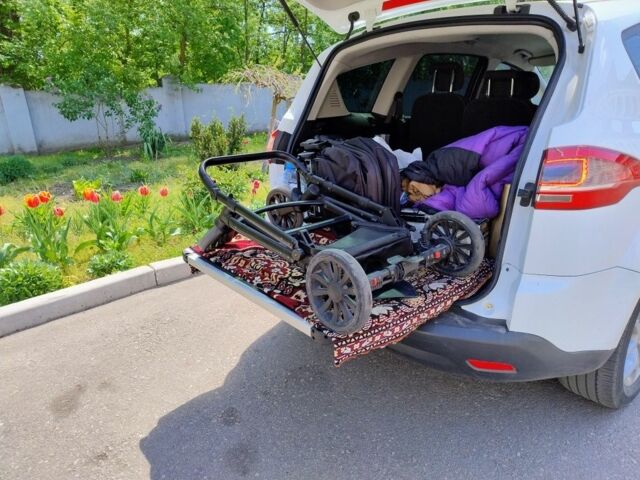 Білий Форд С-Макс, об'ємом двигуна 2 л та пробігом 165 тис. км за 9900 $, фото 6 на Automoto.ua