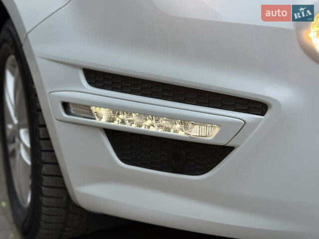 Белый Форд С-Макс, объемом двигателя 2 л и пробегом 176 тыс. км за 10346 $, фото 24 на Automoto.ua