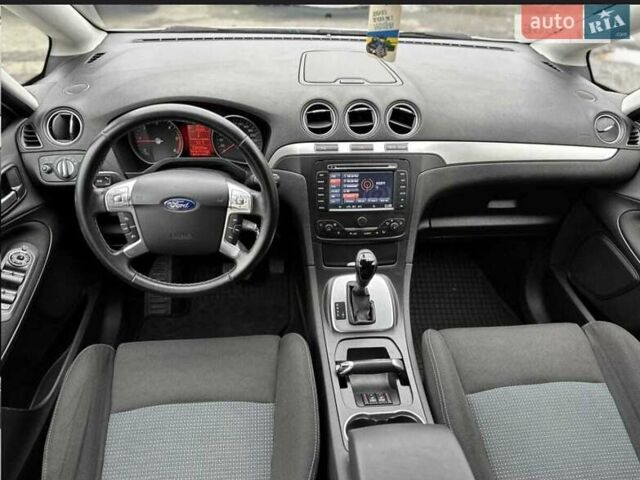 Білий Форд С-Макс, об'ємом двигуна 2 л та пробігом 252 тис. км за 9800 $, фото 5 на Automoto.ua