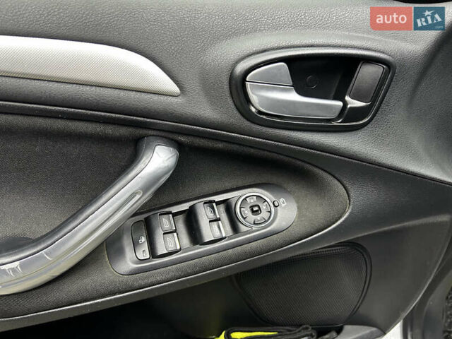 Белый Форд С-Макс, объемом двигателя 2 л и пробегом 204 тыс. км за 9300 $, фото 9 на Automoto.ua